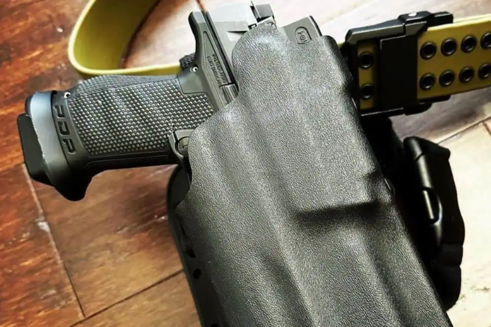 Inside Waistband IWB vs Outside waistband OWB Inside Waistband (IWB) vs Outside waistband (OWB)